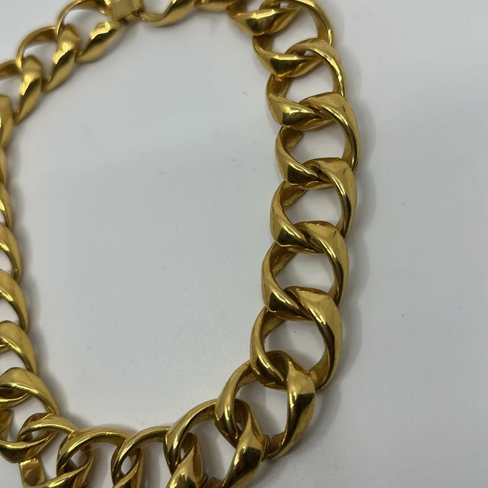 Heavy goldtone statement link necklace - Picture 5 of 10